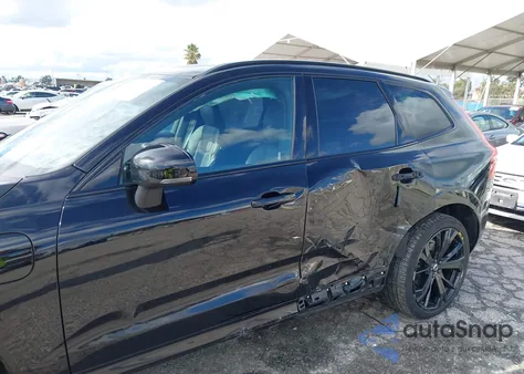 2024 Volvo Xc60 Recharge Plug-In Hybrid T8 Ultimate Black Edition z USA, uszkodzony, nr VIN YV4H60DJ3R1865540